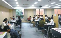 香川県出身者や香川県への就職希望者を対象に「うどん打ち教室」を開催。